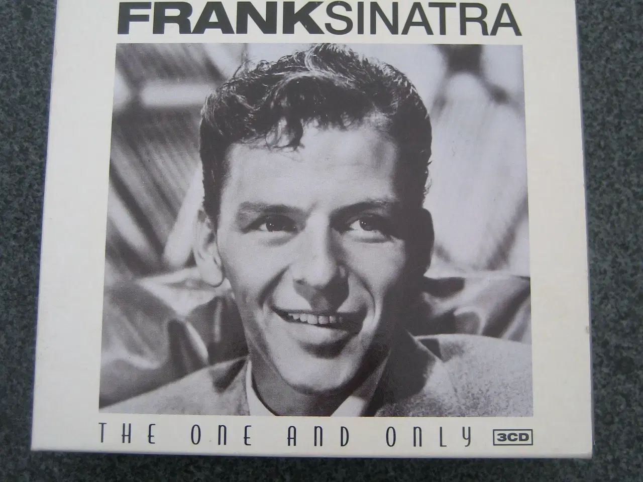 Billede 1 -  Fin CD-box med Frank Sinatra