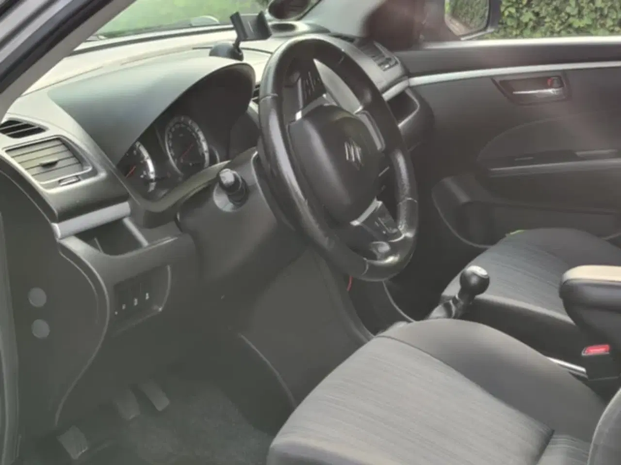 Billede 8 - Suzuki Swift 1,2 dualjet 16V Club 90 HK 5d