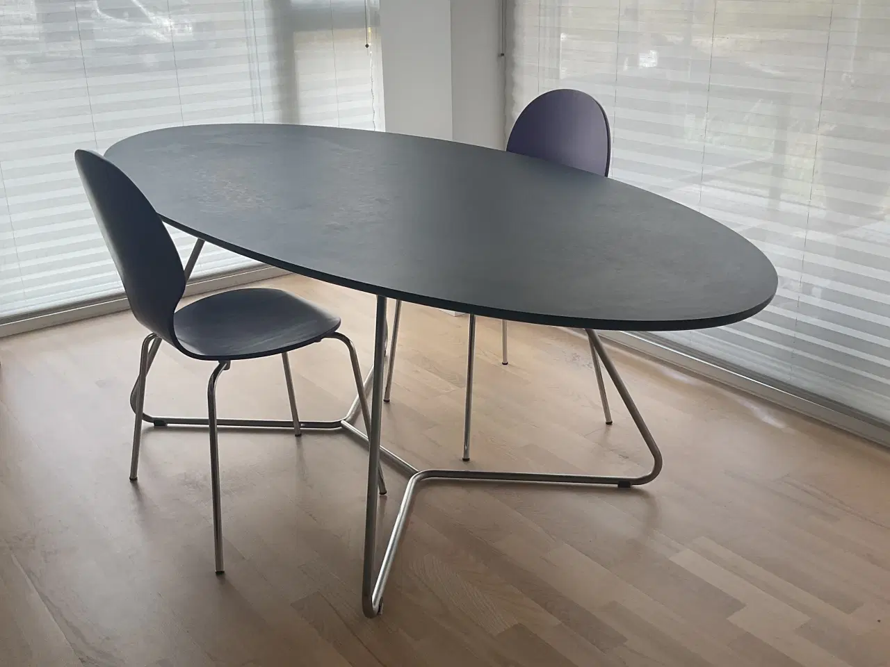 Billede 6 - Peter Boy Design ovalt spisebord i sort laminat me