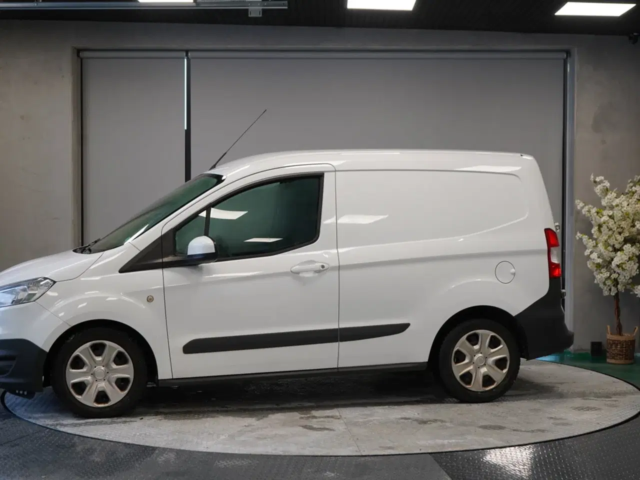 Billede 2 - FORD Transit Courier 1.5 TDCI – flere på auktion