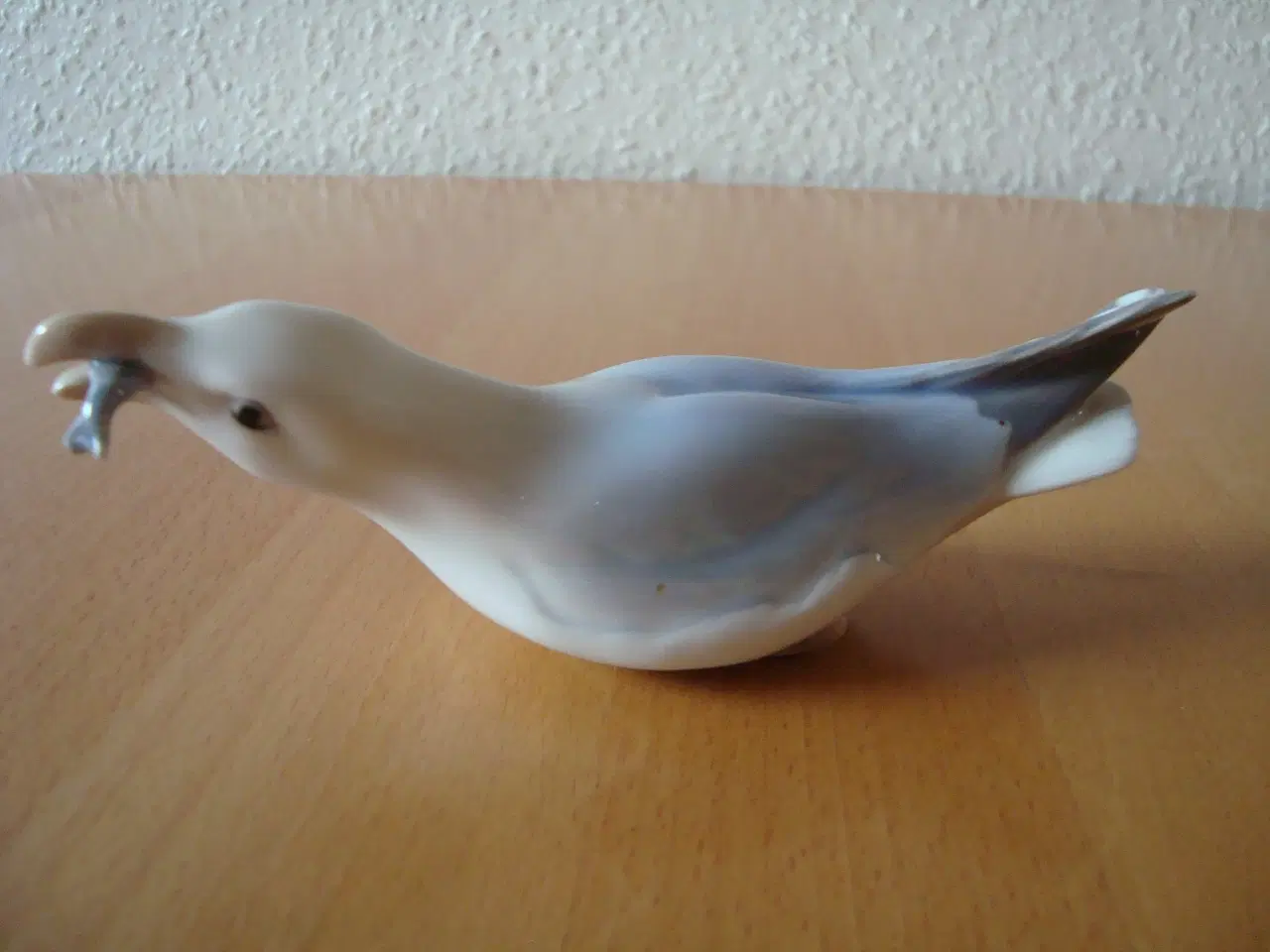 Billede 1 - Måge med fisk - figur fra B&G