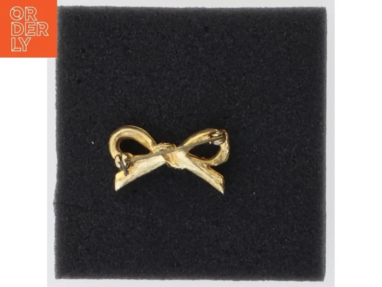 Billede 2 - Gylden broche med simulerede diamanter (str. 3 cm)