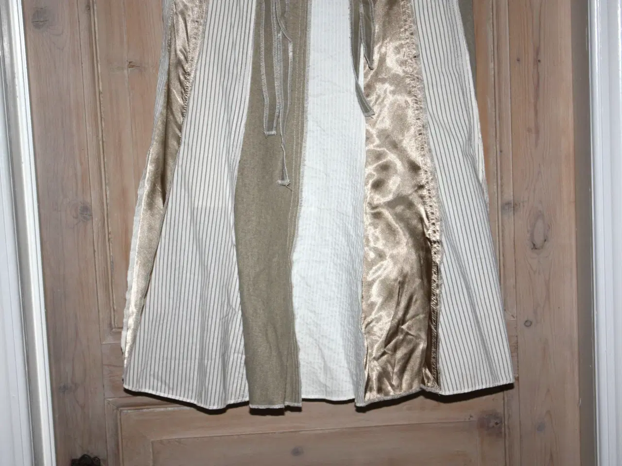 Billede 3 - 2 Biz nederdel str. 38 brugt 1 gang