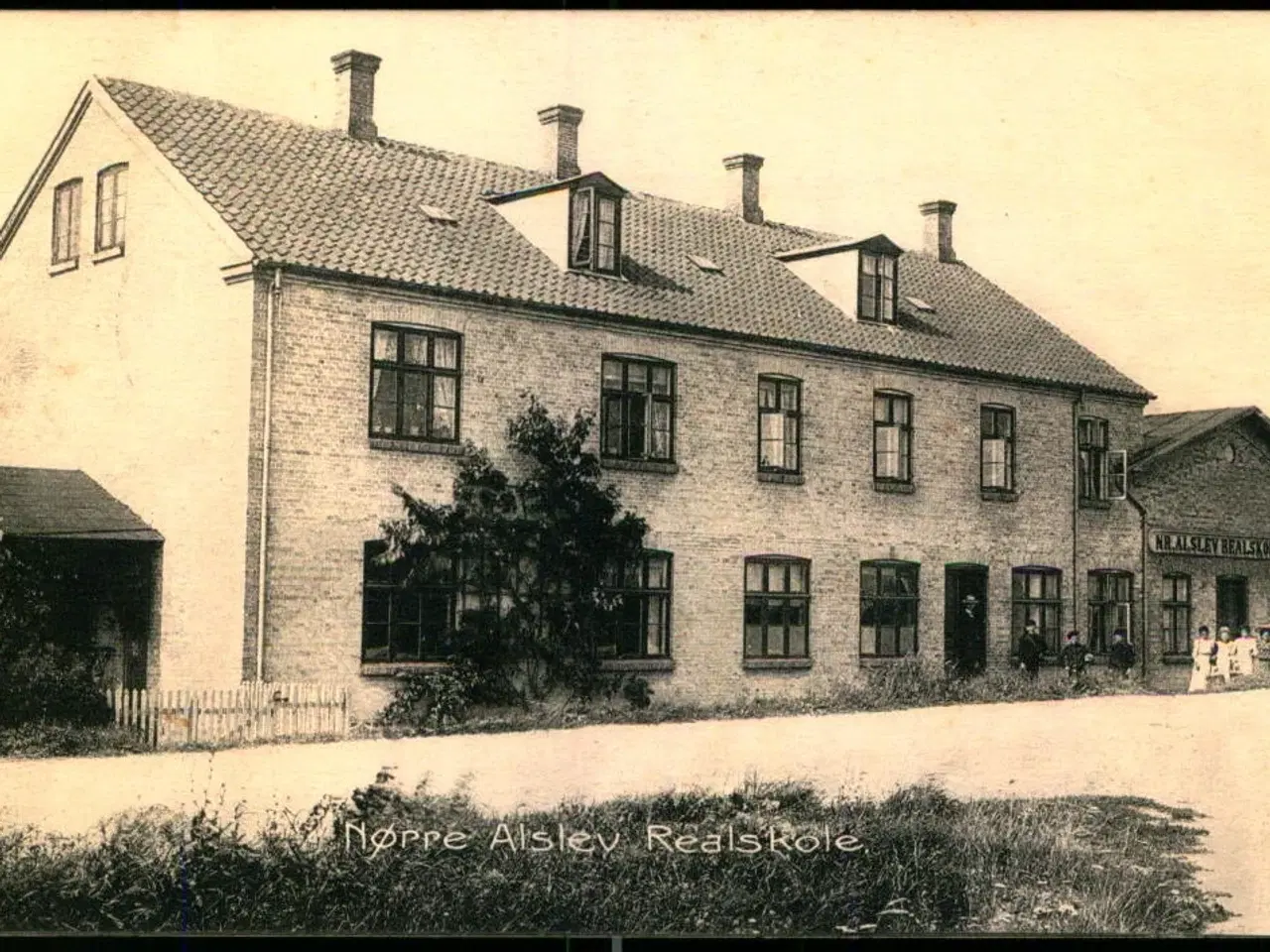 Billede 1 - Nørre Alslev Realskole - Emil Petersens Bogh. 7371 - Brugt