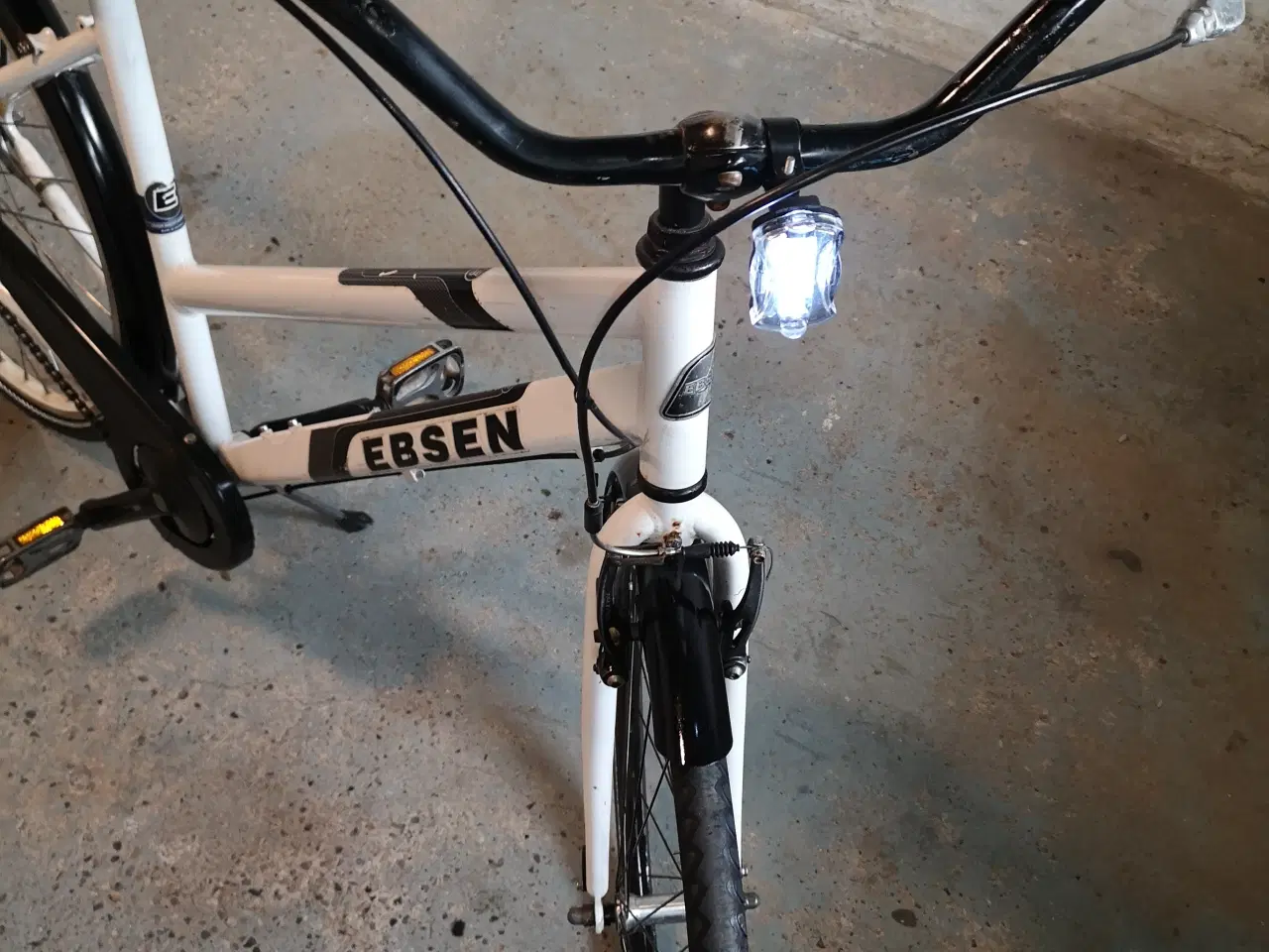 Billede 7 - EBSEN 28" 50 cm hvid 7 gear ,ny sadel ,Nyt bagdæk,