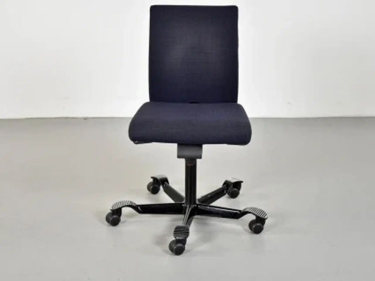 Billede 1 - Häg h04 kontorstol med sort/blå polster og sort stel