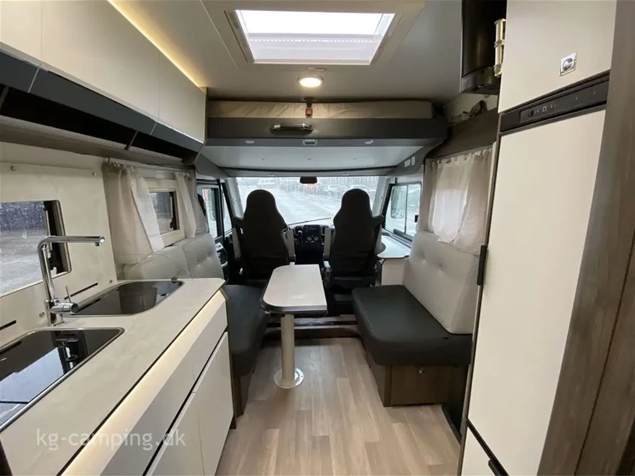 Billede 24 - 2023 - Benimar Amphitryon 998 3500 kg   Særdeles velholdt Benimar AMPHITRYON 998 ALDE - Vognen kan vejes op til 4.400 kg.