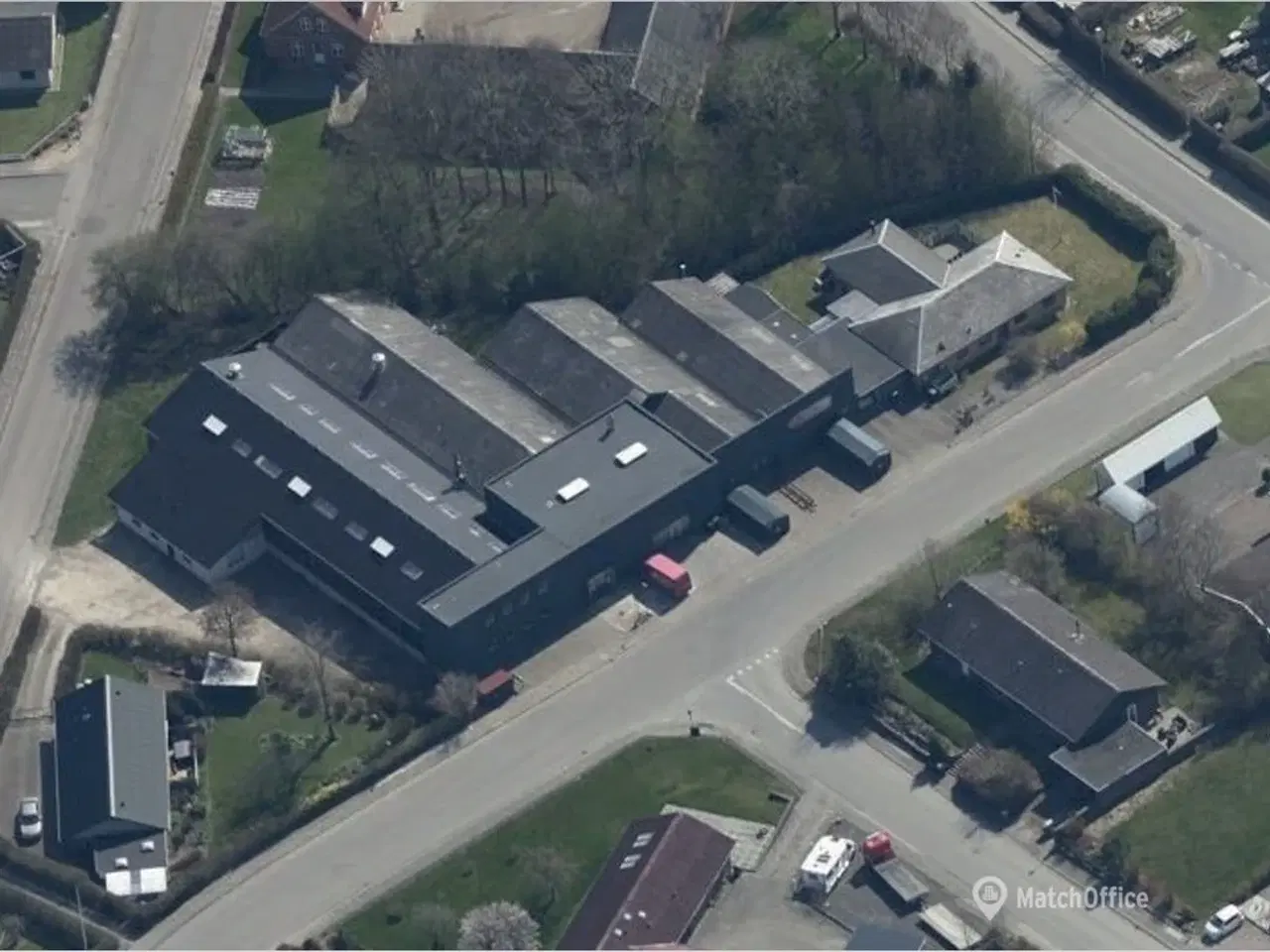 Billede 6 - Produktions & lagerejendom centralt i Løsning