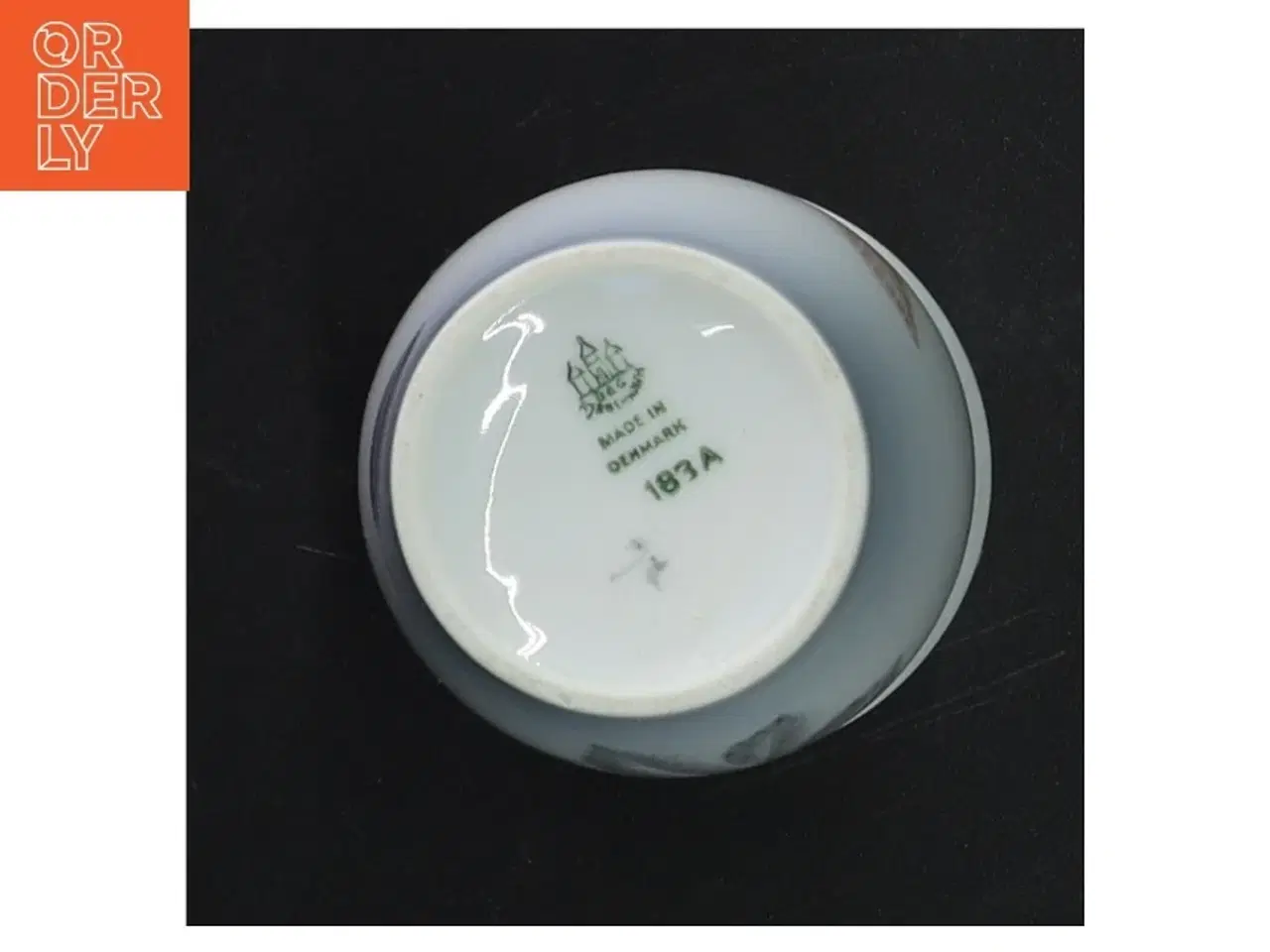 Billede 3 - Porcelænskrukke med blade motiv fra B&G (str. 6 cm i diameter og længde)