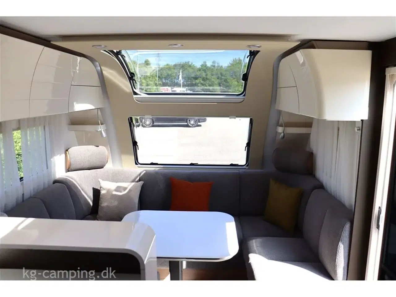 Billede 15 - 2019 - Adria Alpina 573 UP   Velholdt Luksus Vogn med kæmpe rundsiddegruppe. ALDE centralvarme.