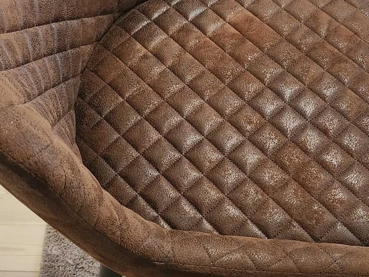 Billede 2 - Helt ny bar/make-up stole købt 2 måneder siden650