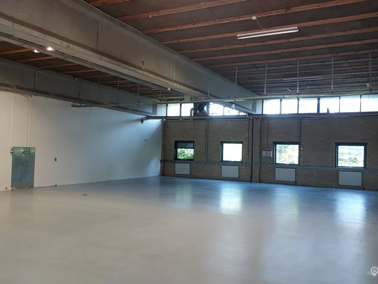 Billede 2 - Autoværksted / Værksted / Lager/ Produktion / Showroom – stor port.