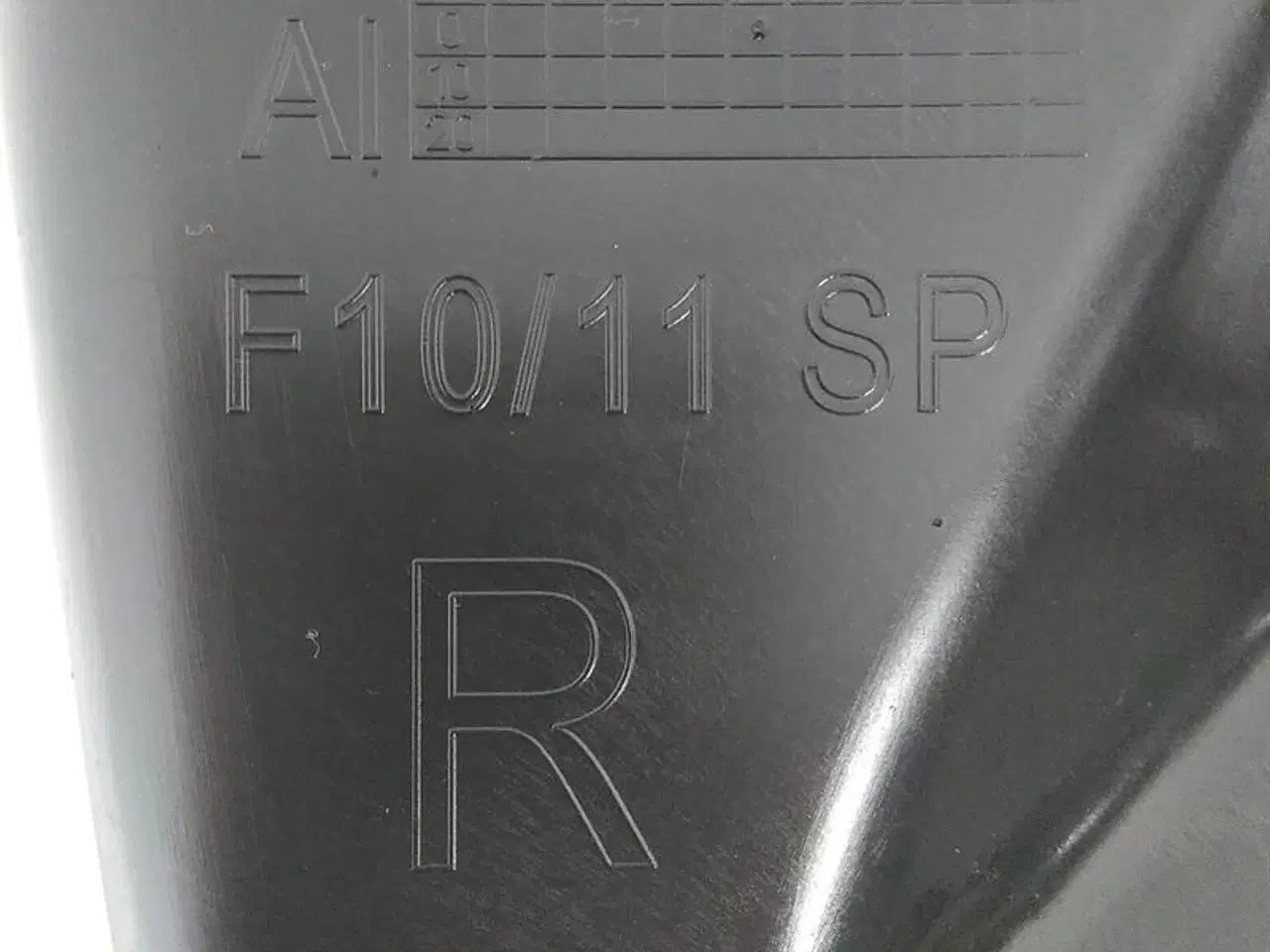 Billede 6 - Plastluftindtag foran den lille køler E13374 F10 F11 F10 LCI F11 LCI