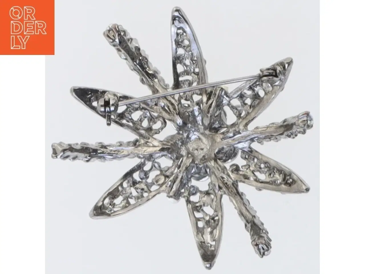 Billede 2 - Sølvfarvet stjerneformet broche (str. 5,5 cm)