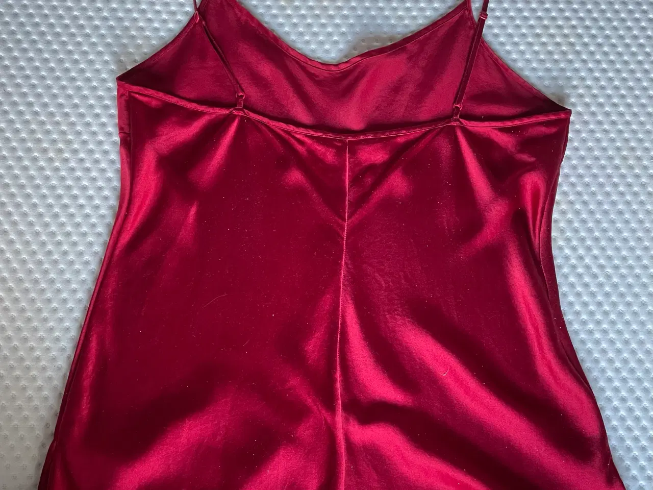 Billede 2 - Chemise i rød silke