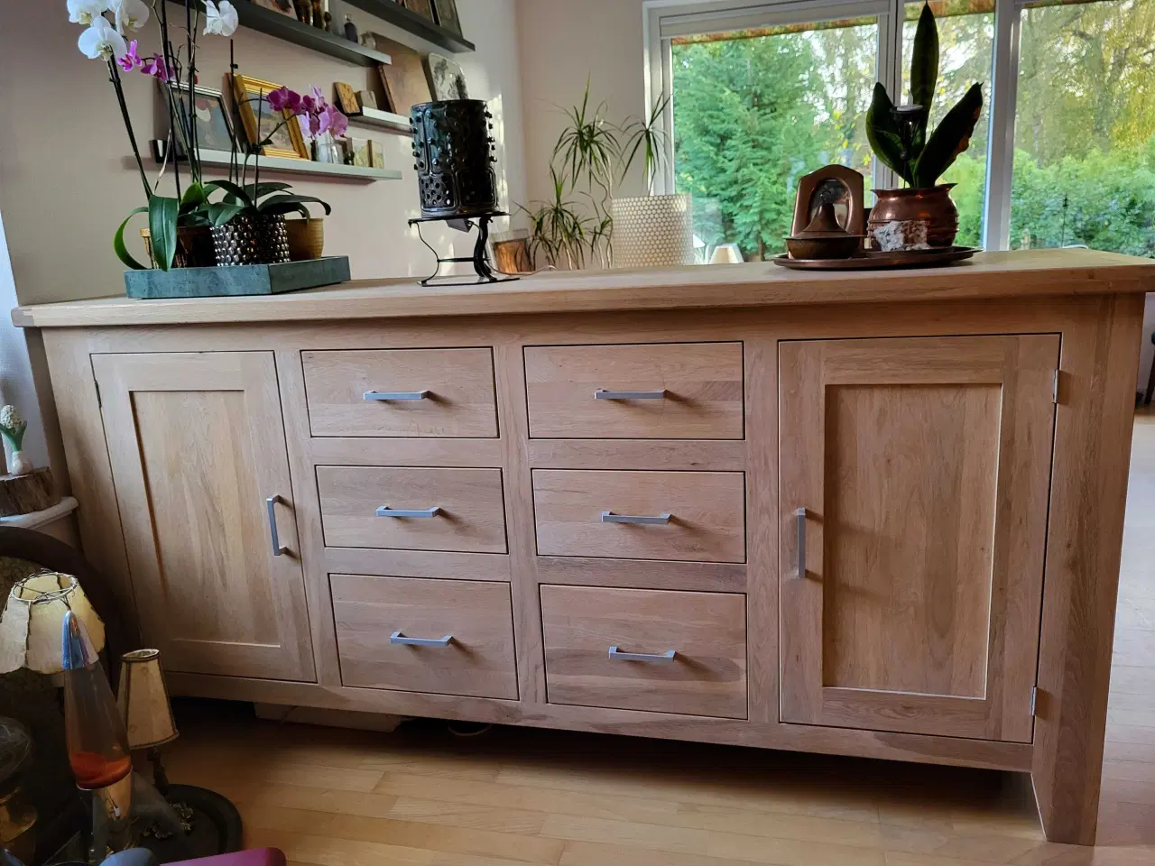 Billede 1 - Flot skænk i massiv eg