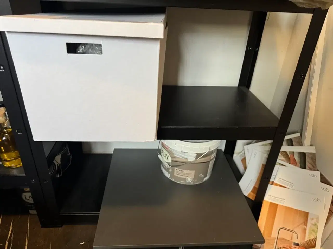 Billede 6 - 4 stk. Stålreoler med indhold