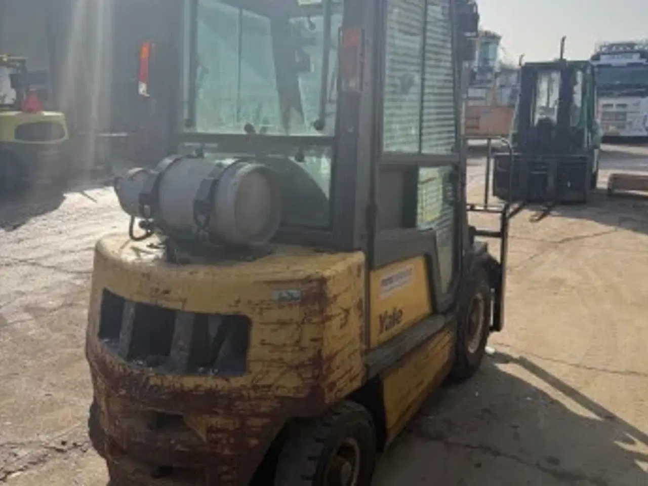 Billede 3 - Gaffeltruck med fuldfriløft