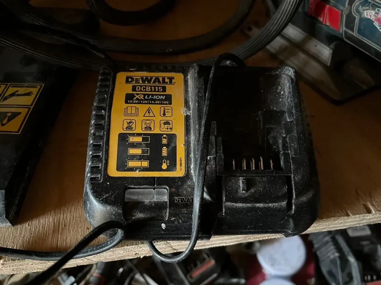 Billede 7 - Tapetafdamper WAGNER W14 + Rundsav DEWALT DCS391 Inkl. Batterisæt