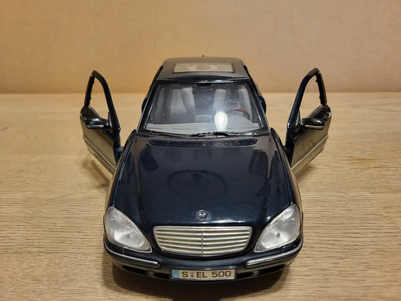 Billede 4 - Modelbil. Mercedes-Benz S 500 (1998) Skala 1/18.