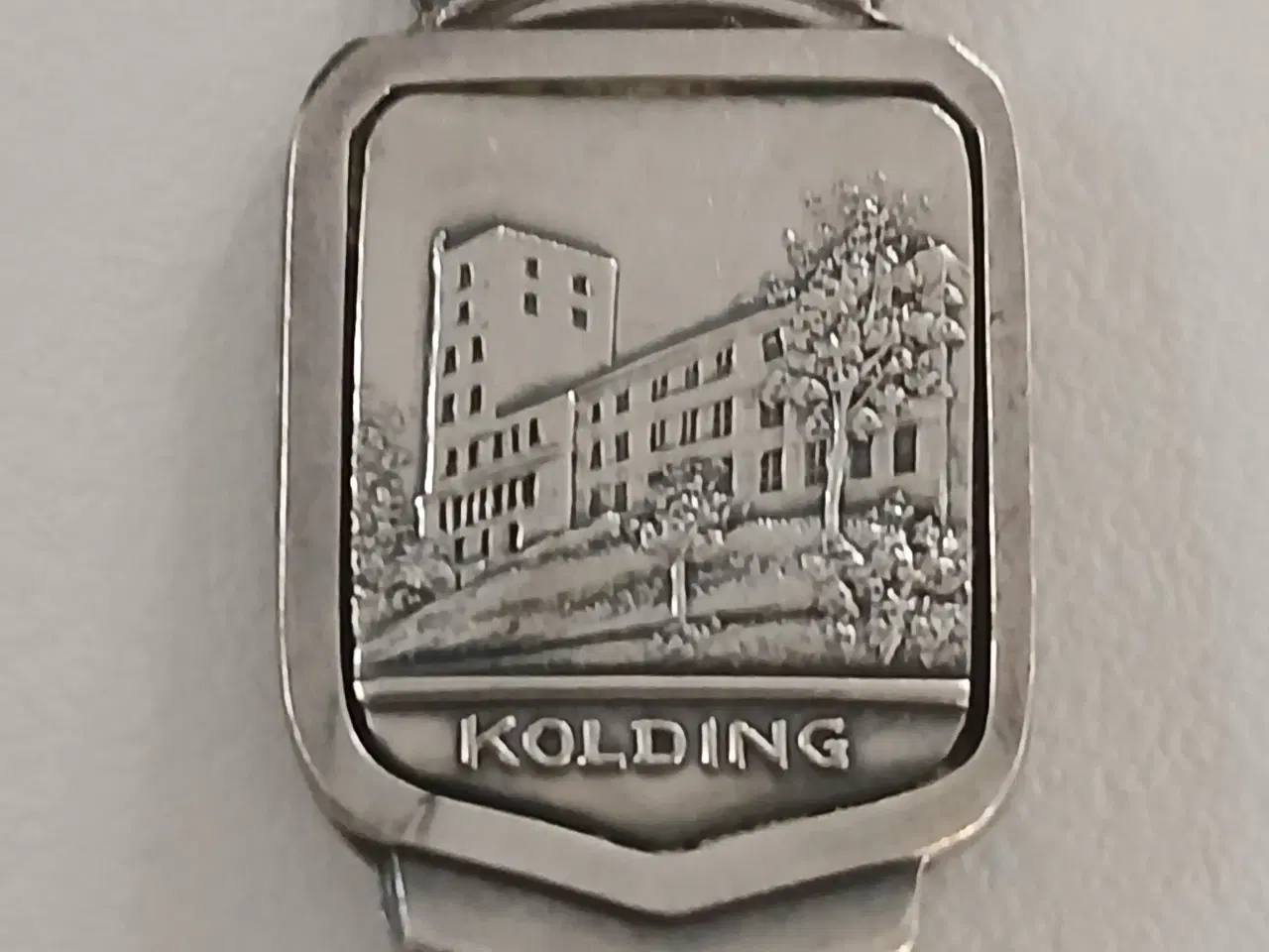 Billede 1 - Sølvteske med Koldinghus motiv