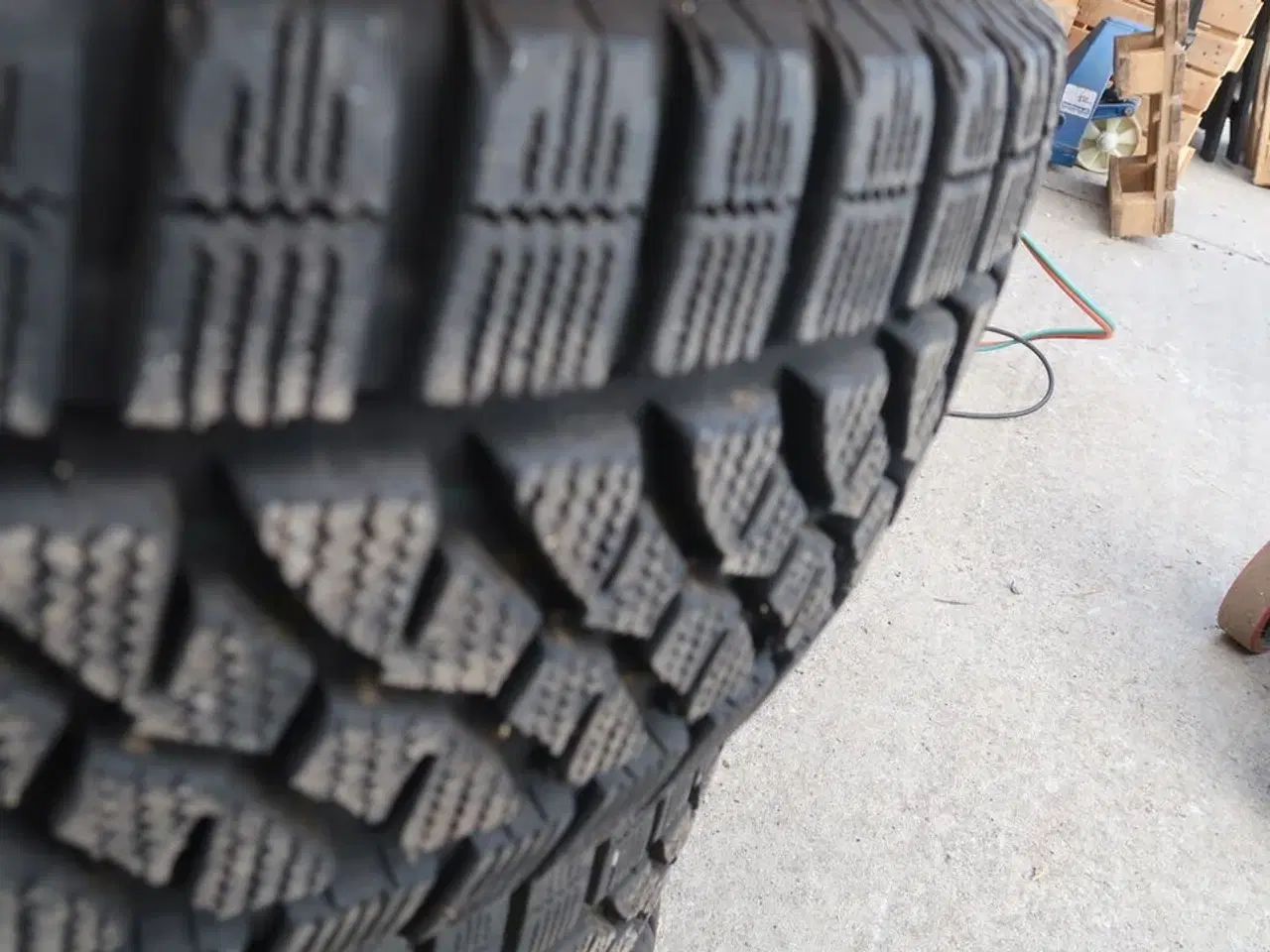 Billede 3 - Stålfælge med vinterdæk BRIDGESTONE 235/65R16 C til Mercedes Sprinter