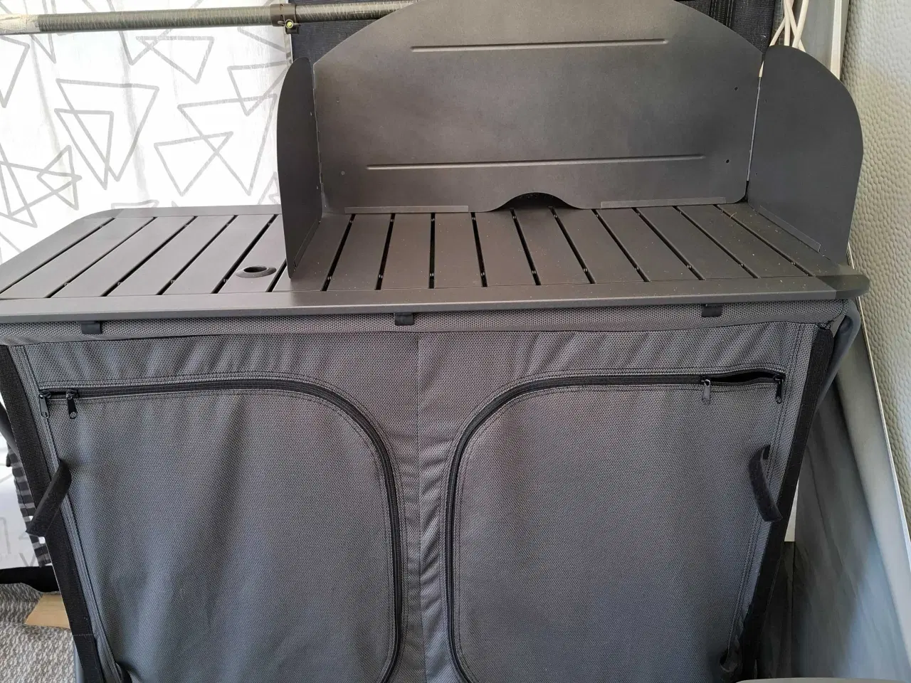 Billede 1 - Køkkenbord med opbevaring