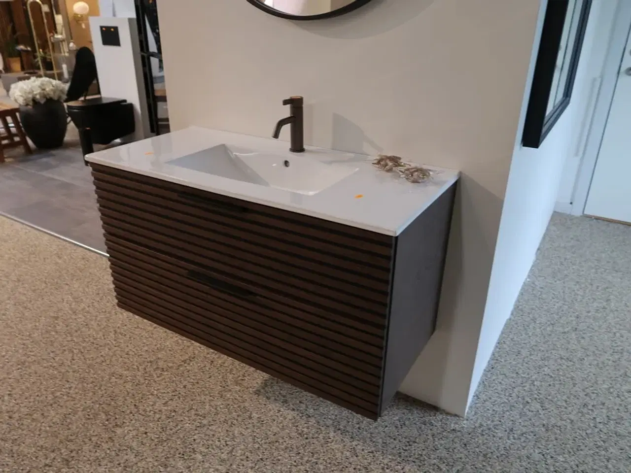 Billede 1 - Badmøbel CASSØE Crown Stripe med vask, uden armatur