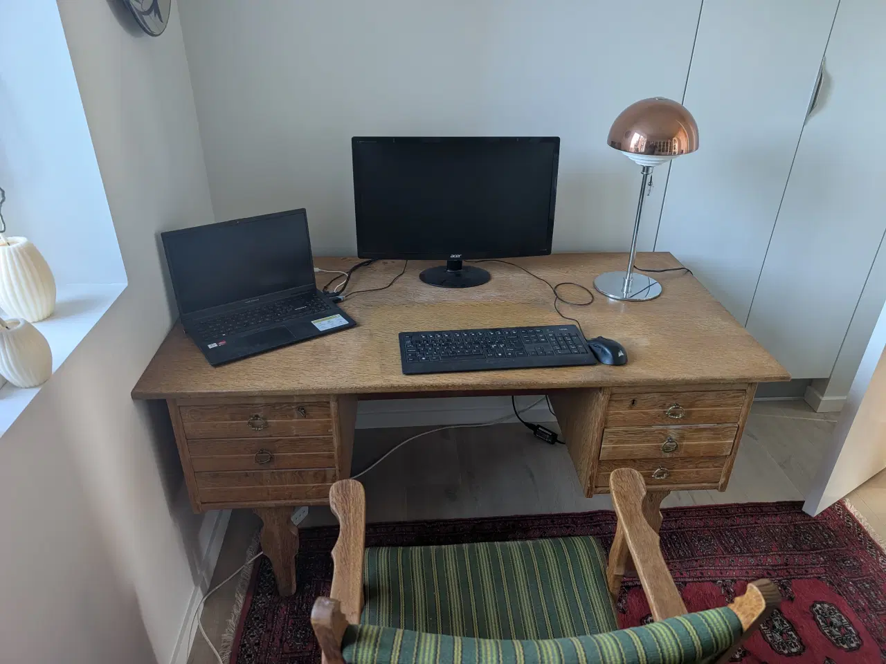 Billede 2 - Skrivebord i syret eg incl stol