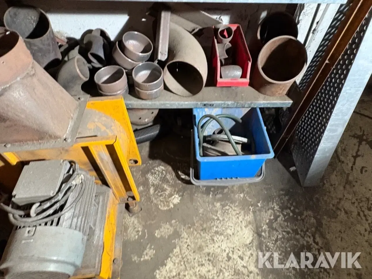Billede 10 - Blandet lot diverse jernemner, maskiner og reoler