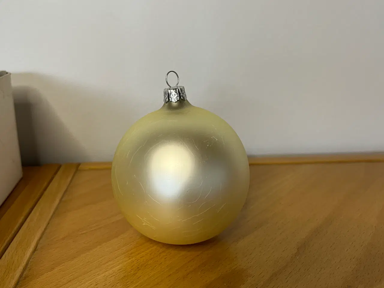 Billede 2 - Julekugler i æske. 6 stk. Ø 8cm