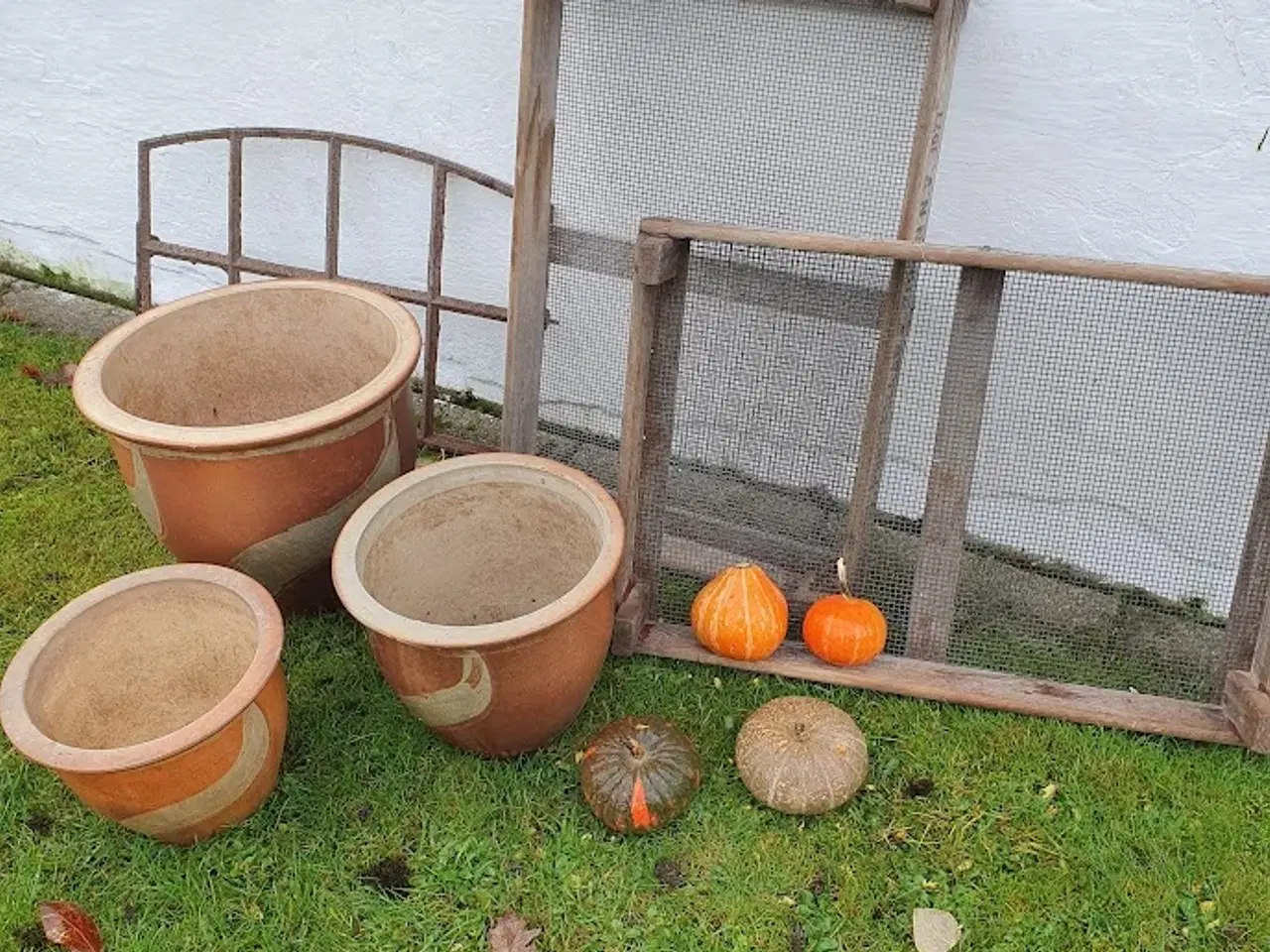 Billede 2 - Havekrukker (3 stk.) & rist bakker 