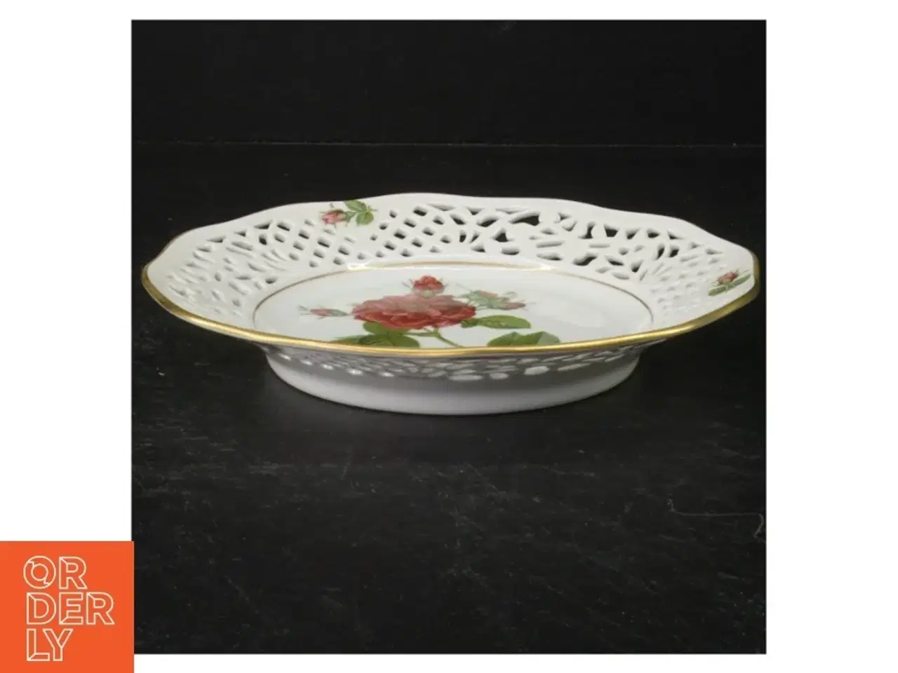Billede 4 - Porcelænstallerkener med gennembrudt kant og rosendekoration fra Firkløveren