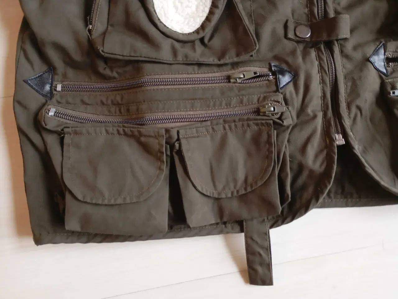 Billede 4 - Fiskevest Normark. Med mange lommer. 