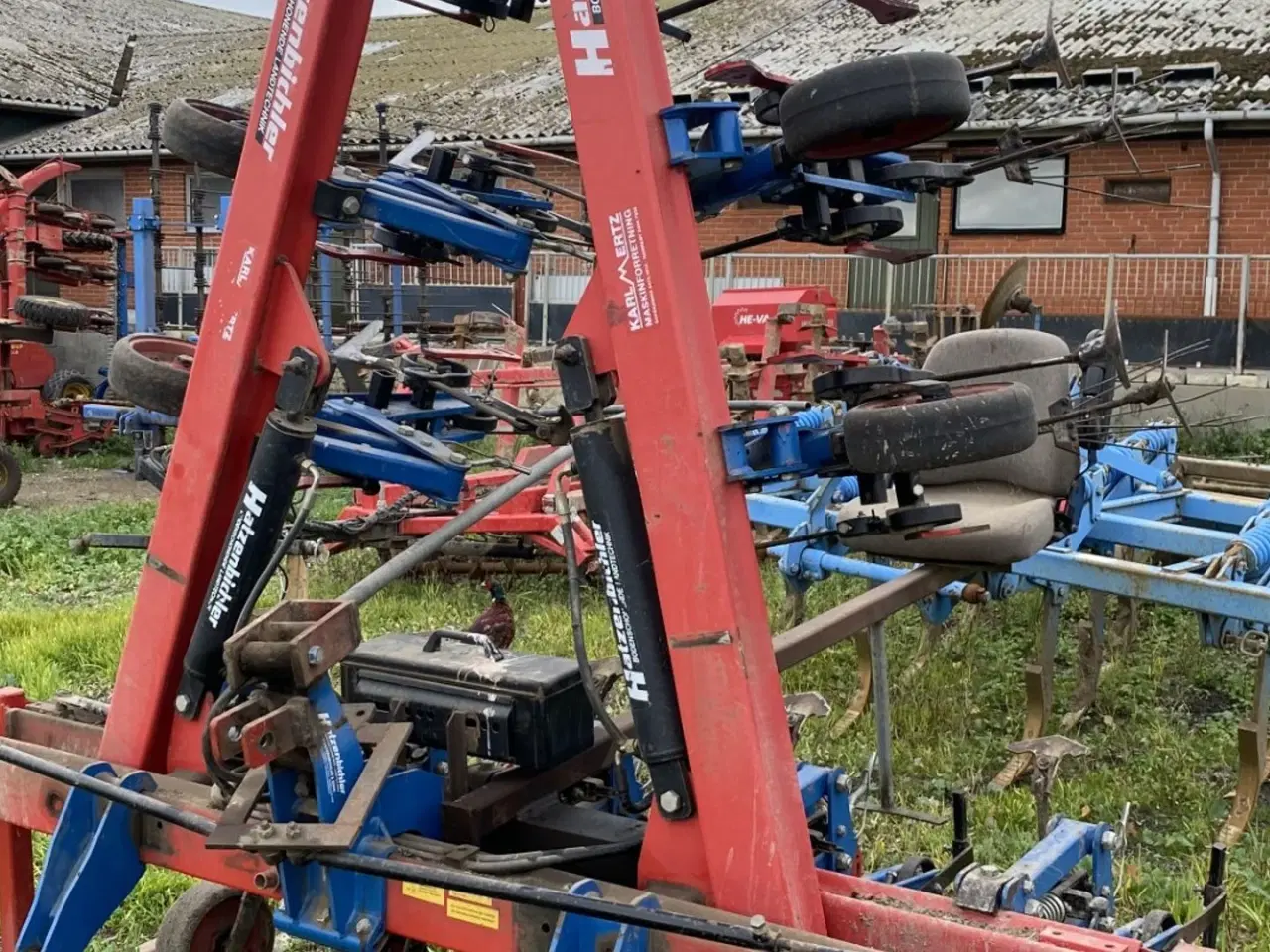 Billede 1 - Hatzenbichler 12 rækket med sæde til styr og tallerkner til små afgrøder