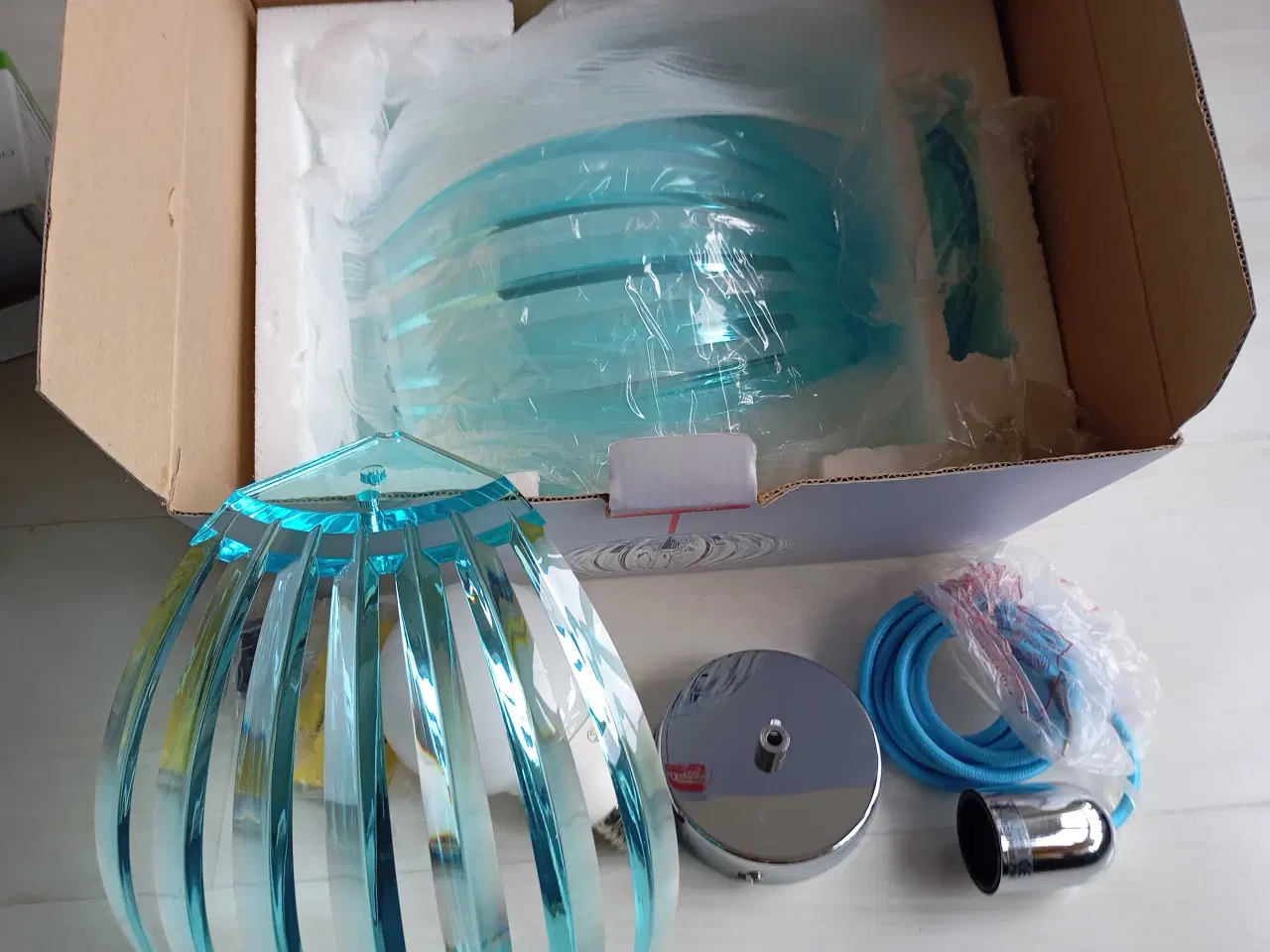 Billede 2 - Turkis farvet loftslampe. Colors By Copenhagen 