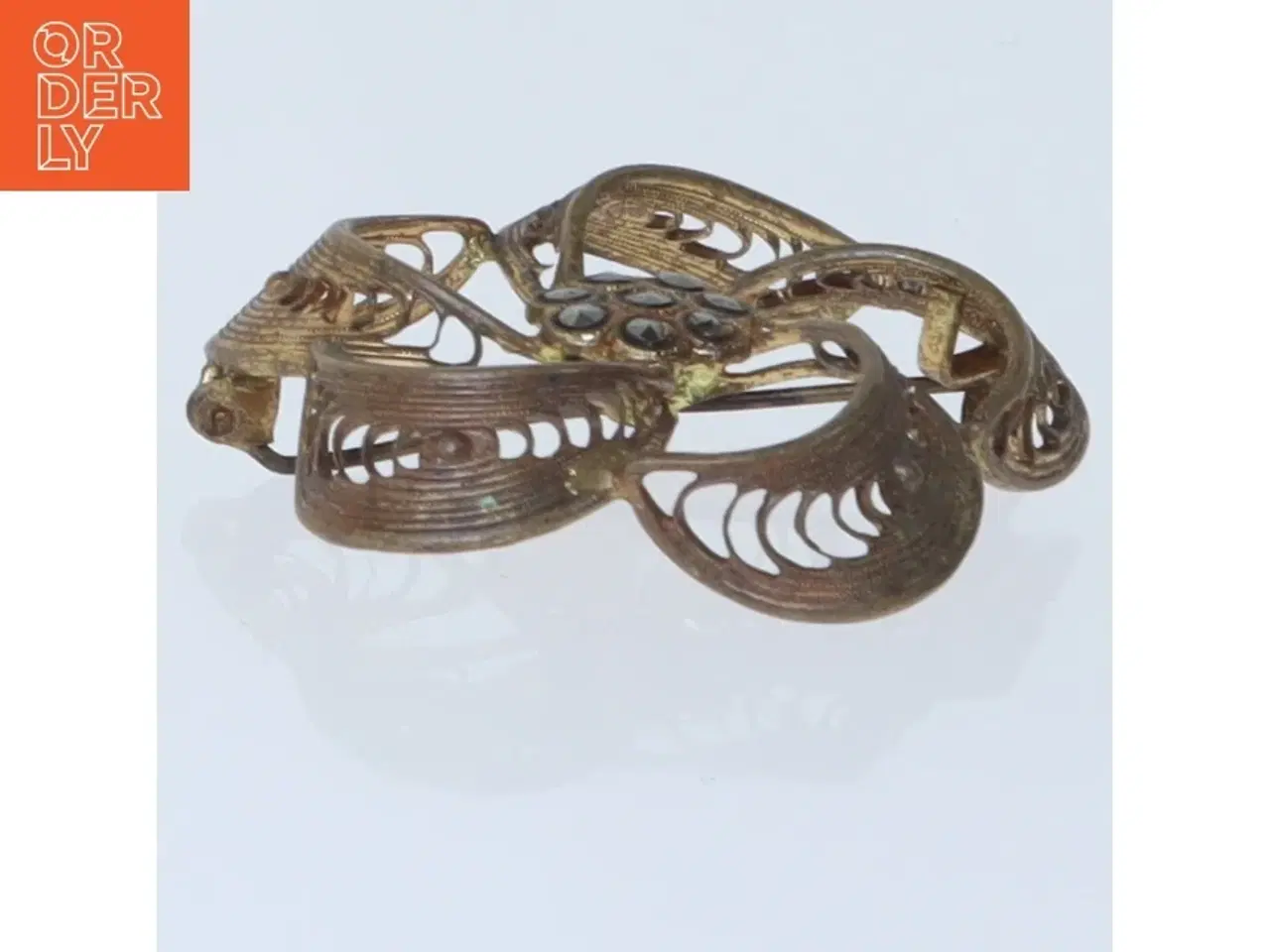 Billede 2 - Broche i blomsterform med sorte stener (str. 4 cm)