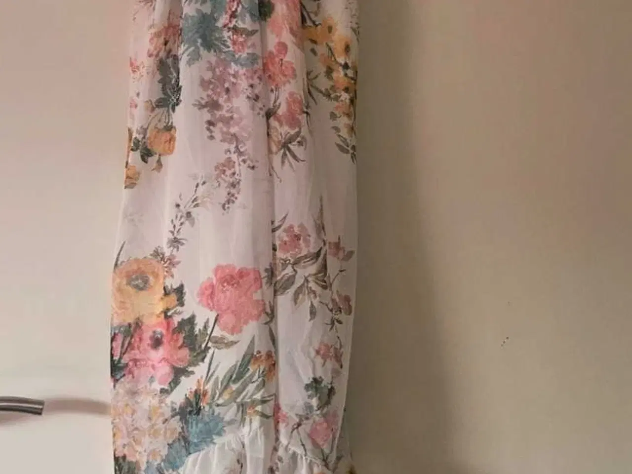 Billede 1 - Kjole med blomsteprint