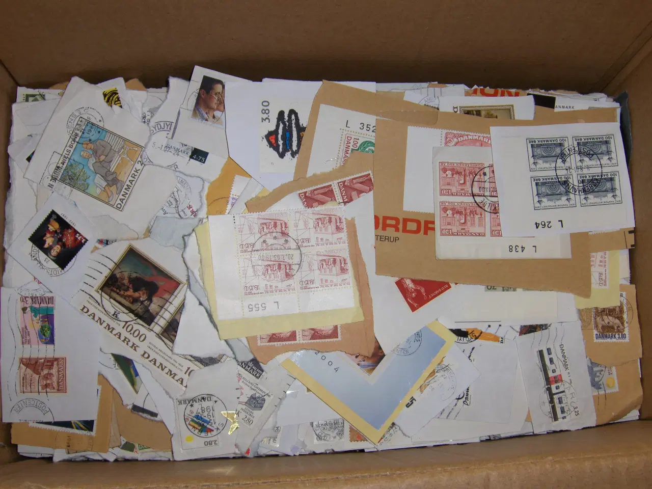 Billede 1 - 3 Kilo afklip Danske frimærker.
