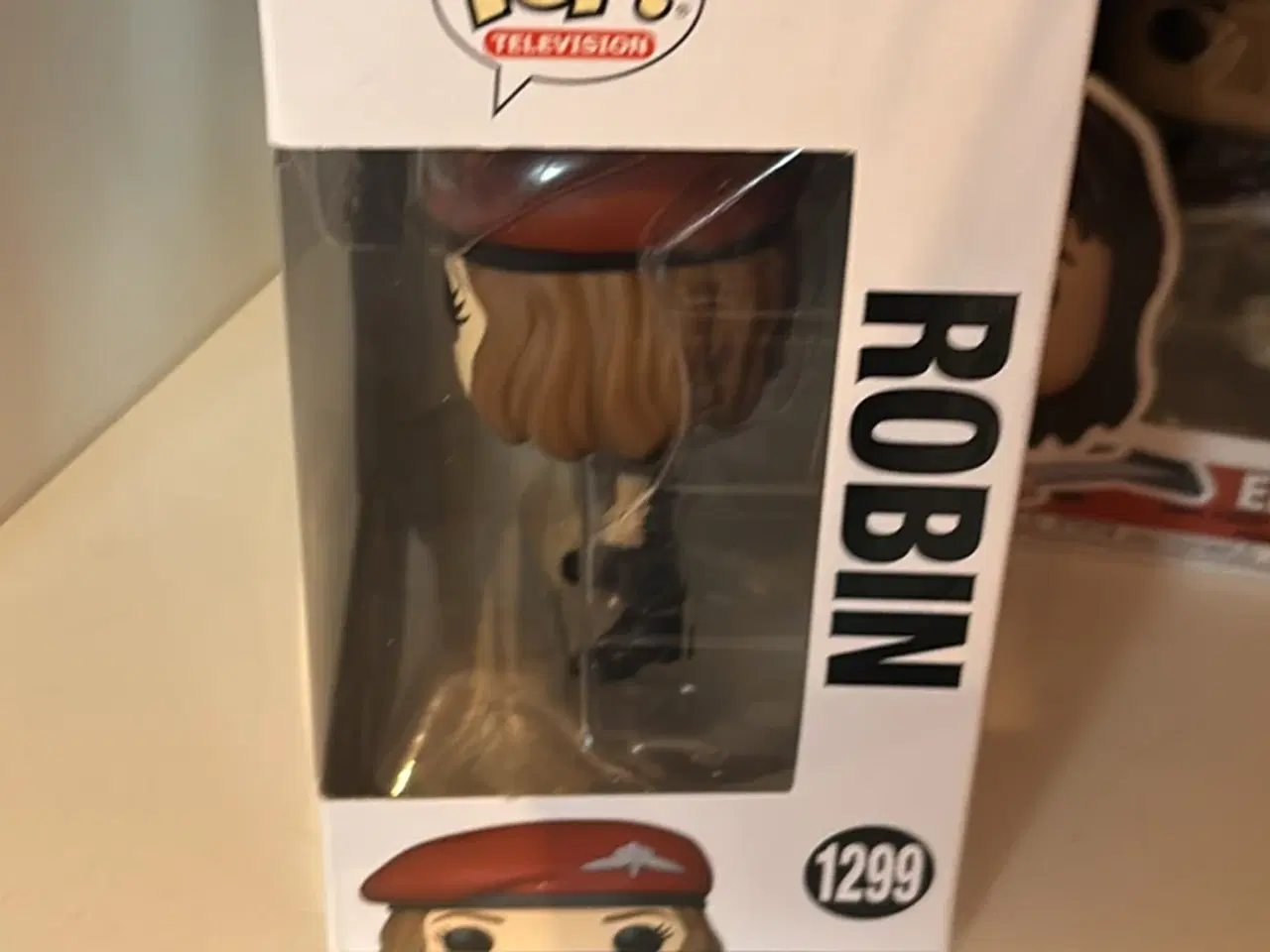 Billede 2 - Stranger things Funko pop (robin)