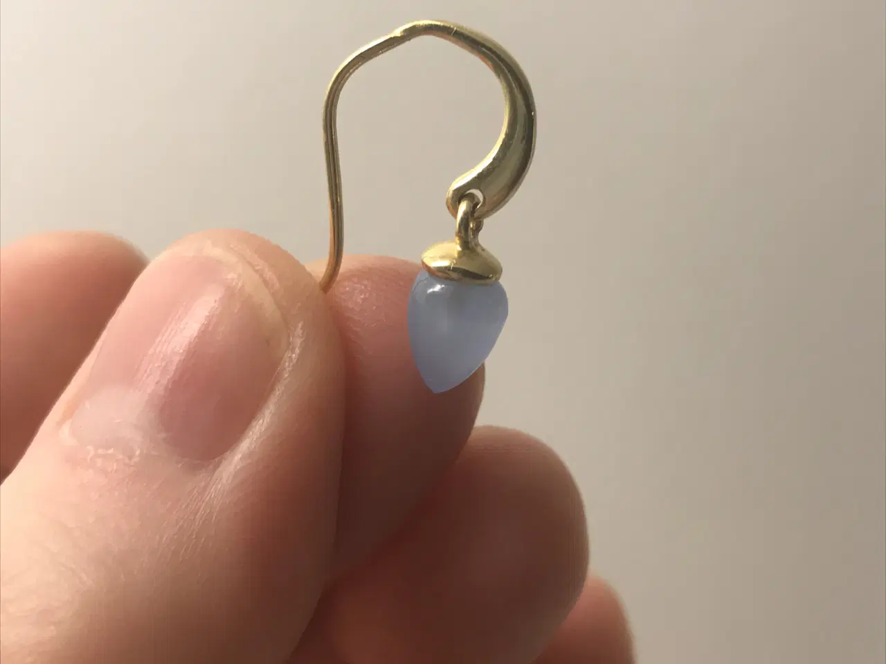 Billede 4 - Chanti øreringe med lyseblå calchedon krystaller