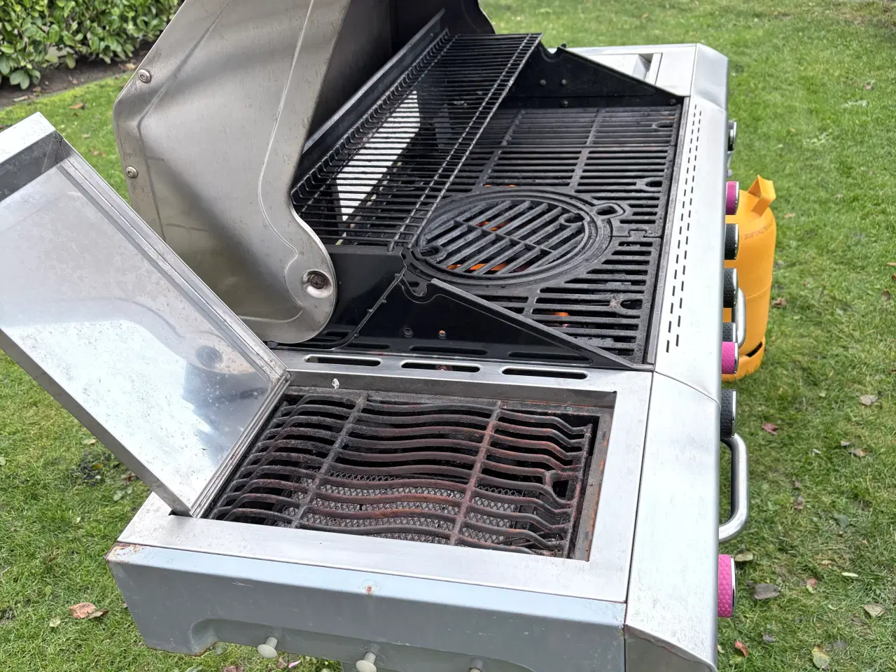 Billede 5 - Stor gasgrill med diverse tilbehør