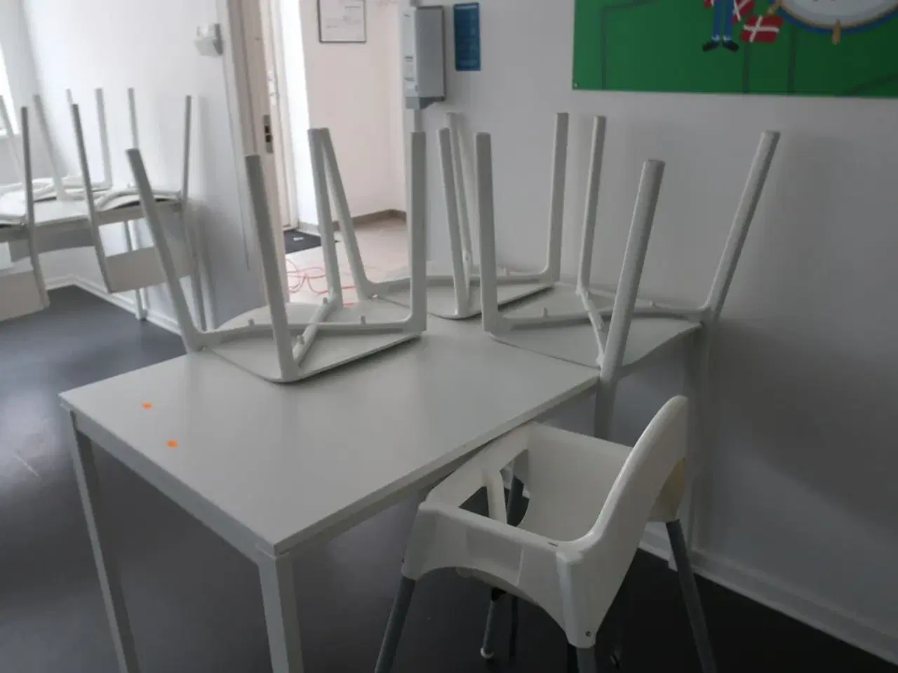 Billede 8 - 4 stk. spiseborde samt 15 stk. stole