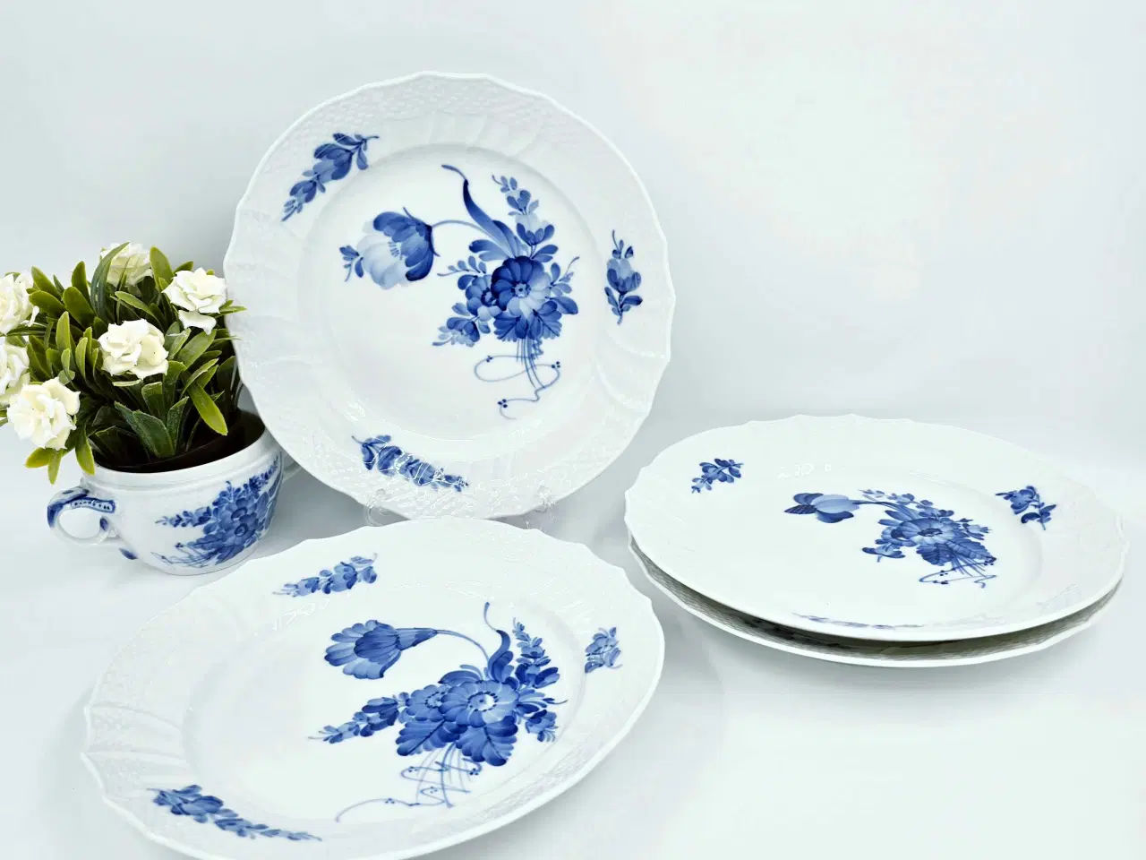 Billede 1 - Blå Blomst Svejfet Frokosttallerken 