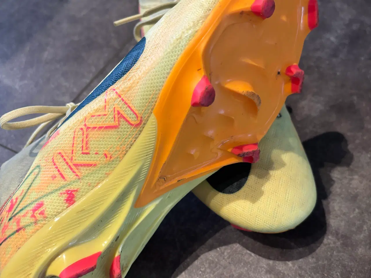 Billede 2 - Fine fodboldstøvler - kun lidt brugt 