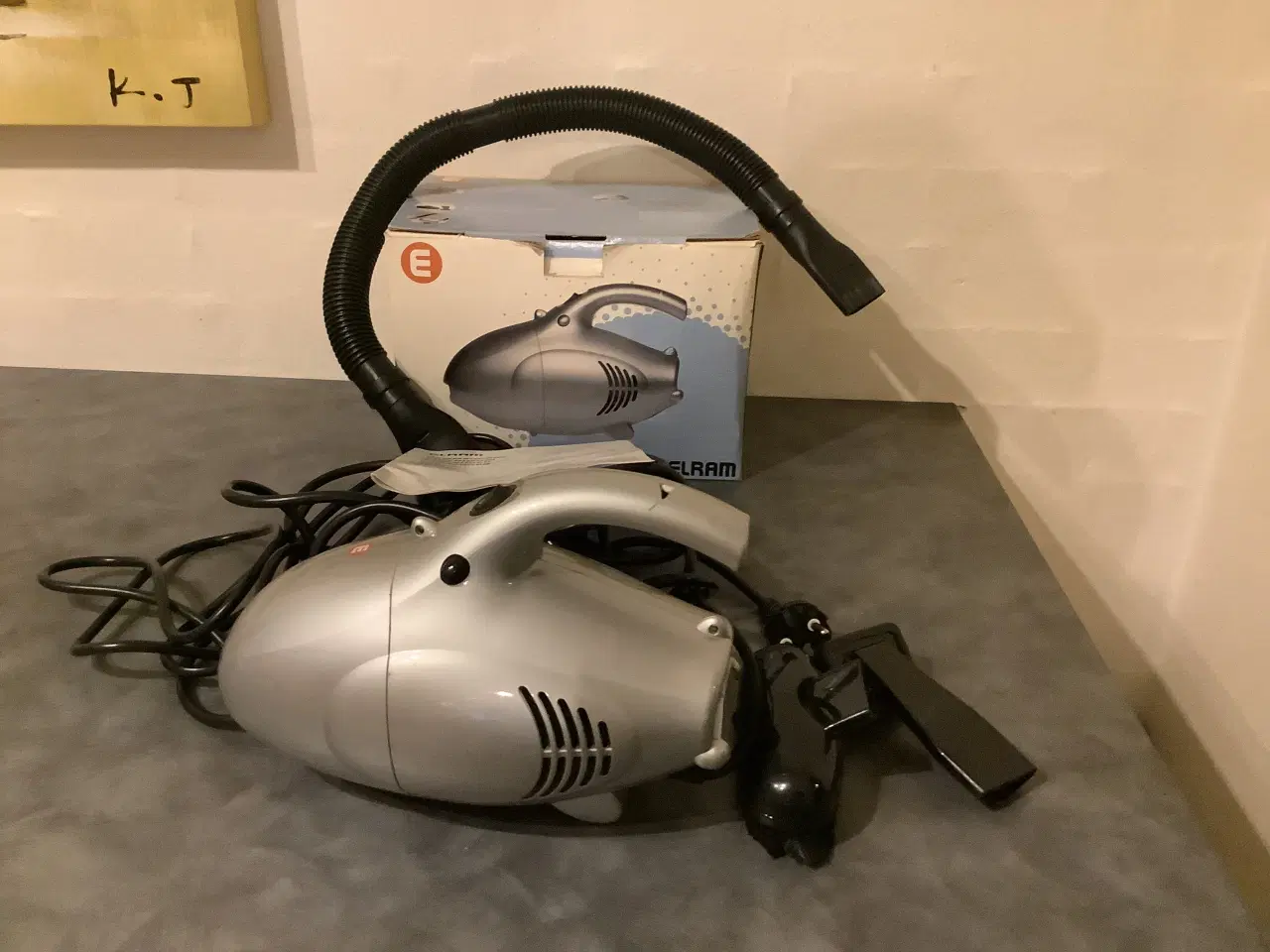 Billede 1 - Lille bil støvsuger med 7 meter ledning 