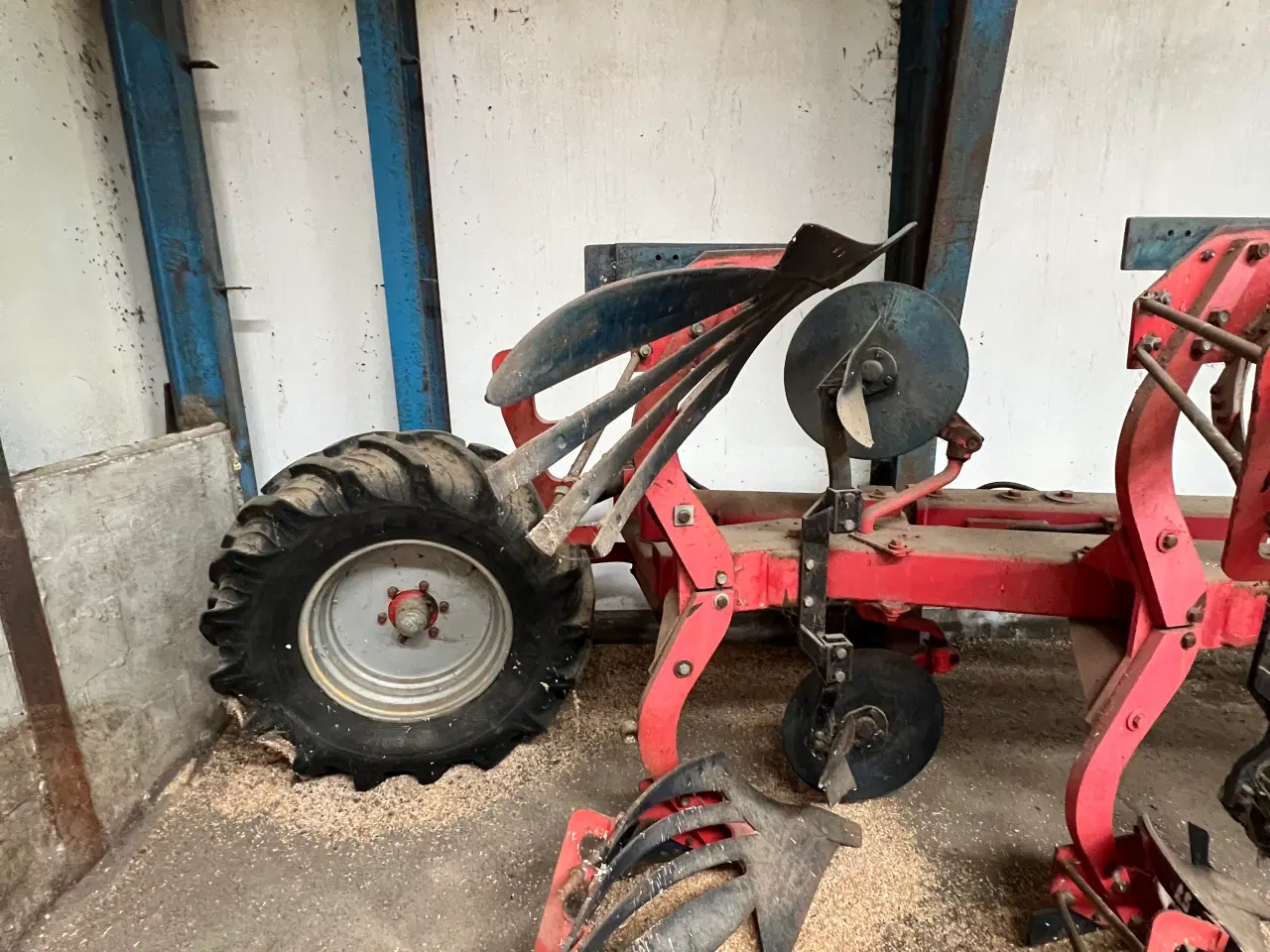Billede 5 - 7 furet halvbugseret MF plov