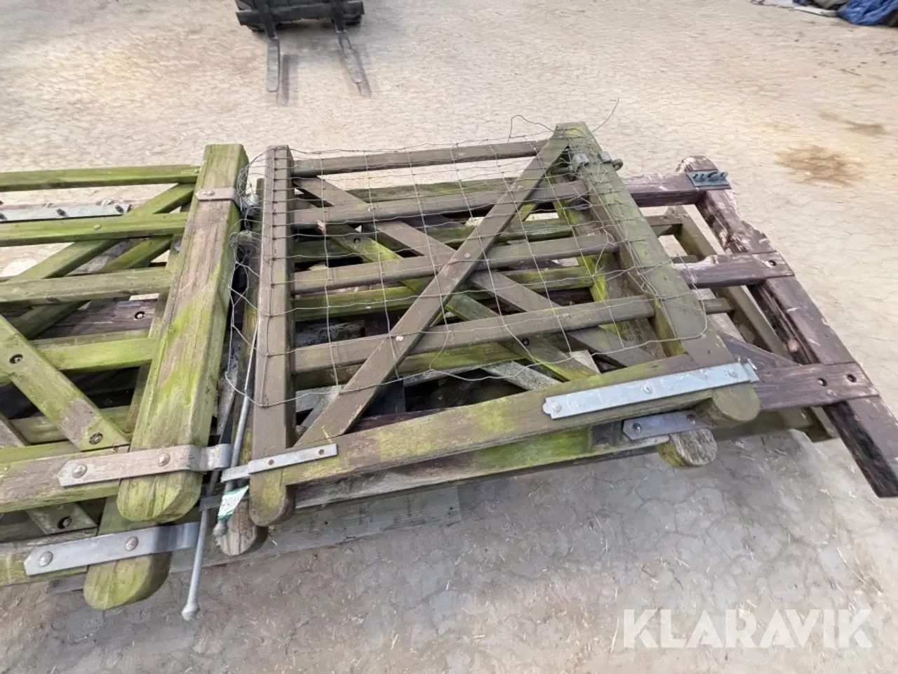 Billede 12 - Stolper og hegnslåger assorteret