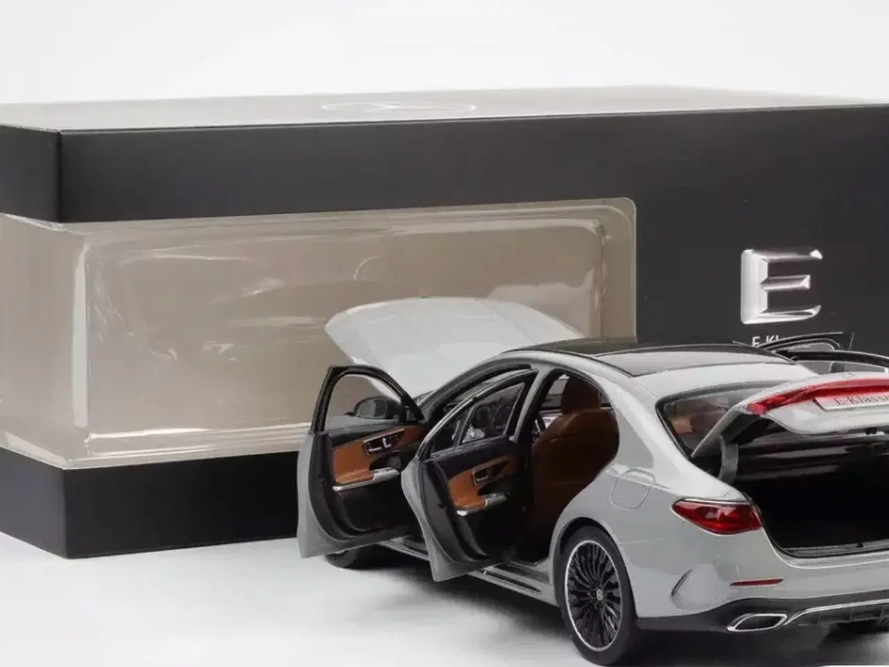 Billede 5 - 1:18 Mercedes E-Class W214 2024