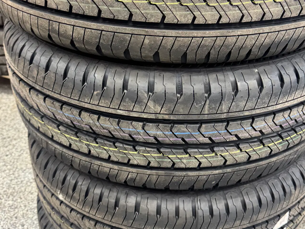 Billede 2 - 225/55 17 sommer til touren 